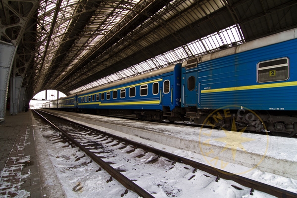 Жд вокзал во Львове - железнодорожная платформа - Украина
