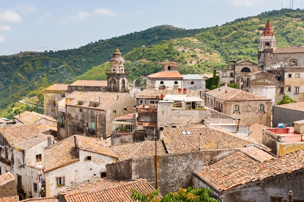 Кастильоне-ди-Сицилия - крыши города - Италия