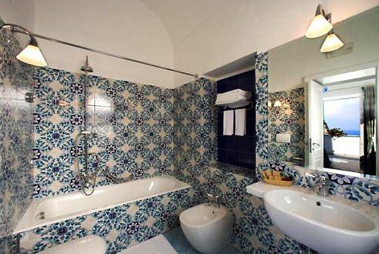 Отели люкс в Италии - ванна одного из номеров - Италия