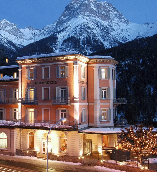 Отель Бельведере ночью - Швейцария