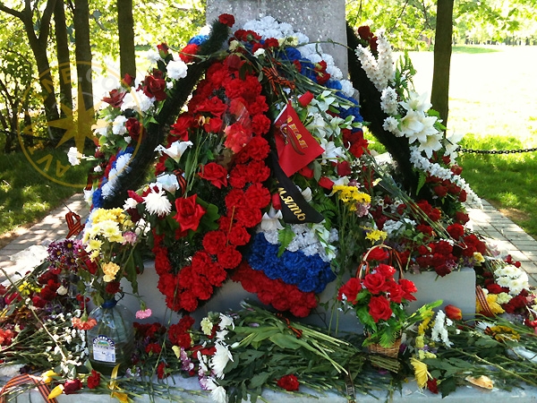 9 мая - цветы воинам ВОВ - Россия