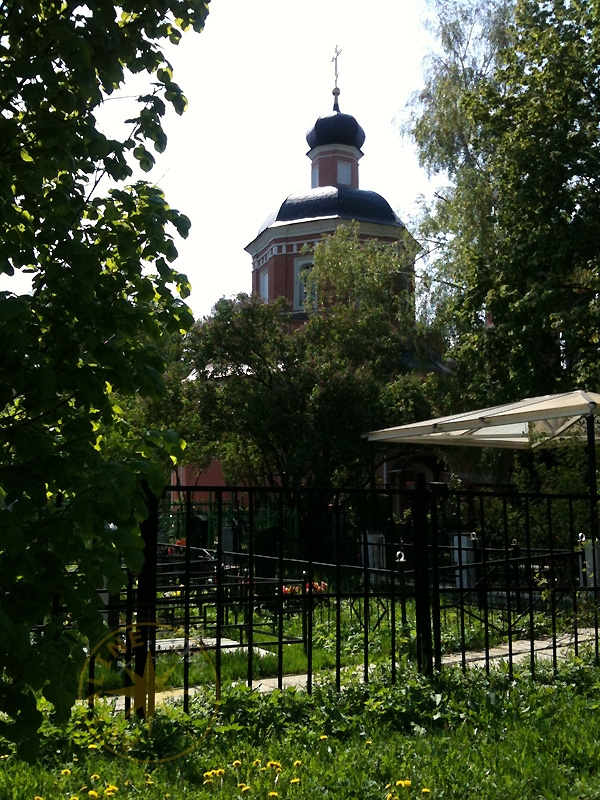 Церковь в Бутово со стороны парка - Россия