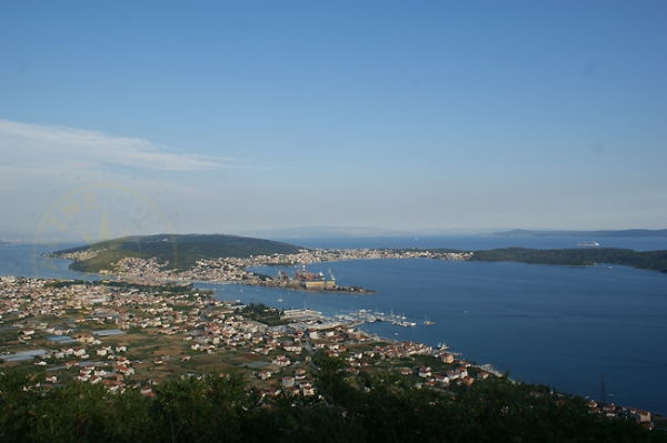 Трогир с горы - вид на город с высоты - Хорватия