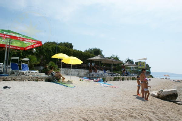 Пустые пляжи в начале и в конце лета в Хорватии - Хорватия
