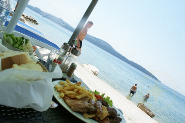 Обед в ресторане у моря - Хорватия