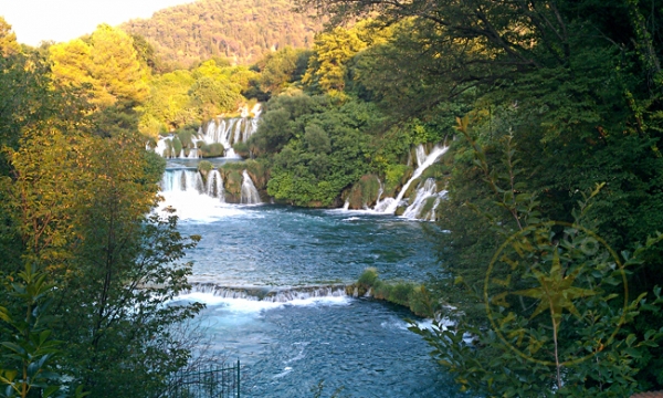Прозрачная вода реки - Хорватия