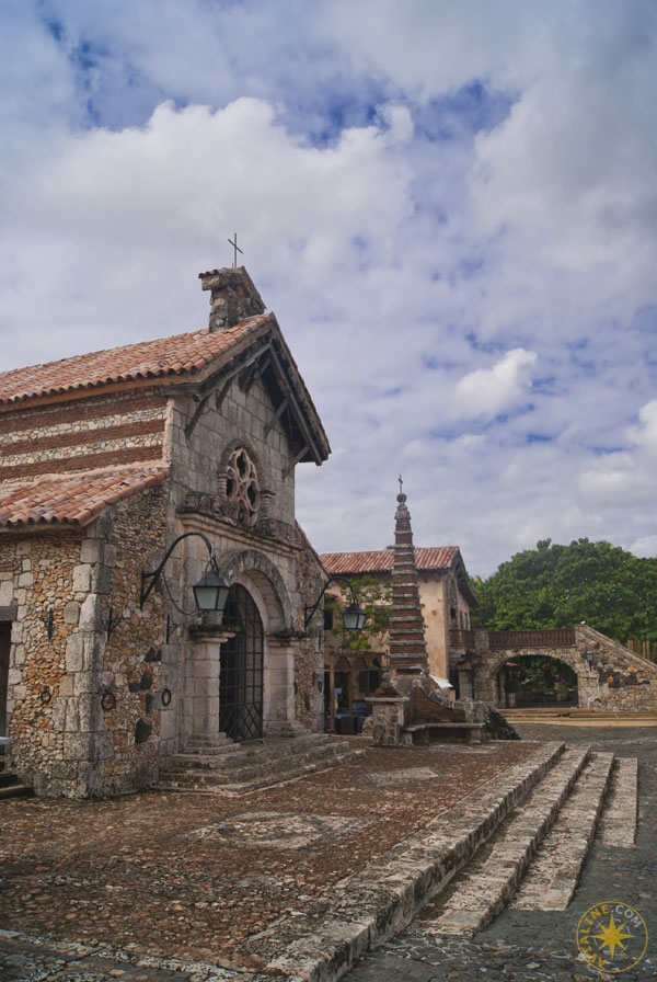 Старая церковь в Доминикане - Доминикана