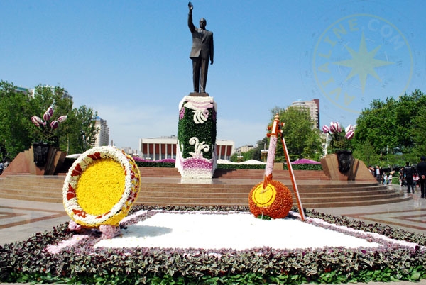 Памятник Ленину в парке им. Гейдара Алиева - Азербайджан