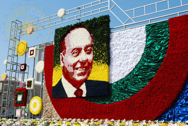 Г.Алиев - портрет выполненный из цветов - Азербайджан