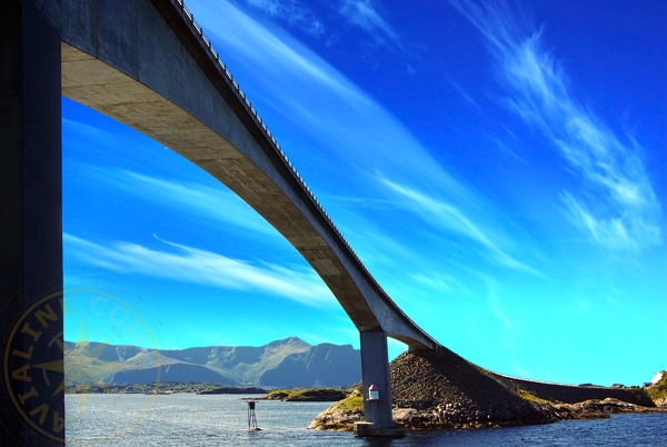 Мост через горные заливы - Норвегия