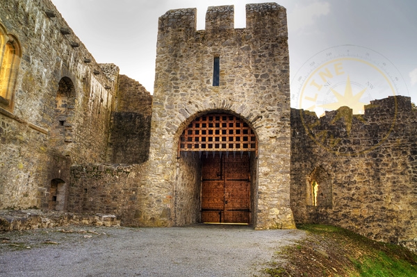 Ворота Адарского замка - сейчас здесь отель - Ирландия
