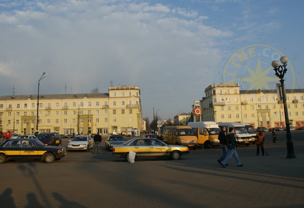 Привокзальная площадь Борисова - рядом проходит проспект Революции - Беларусь